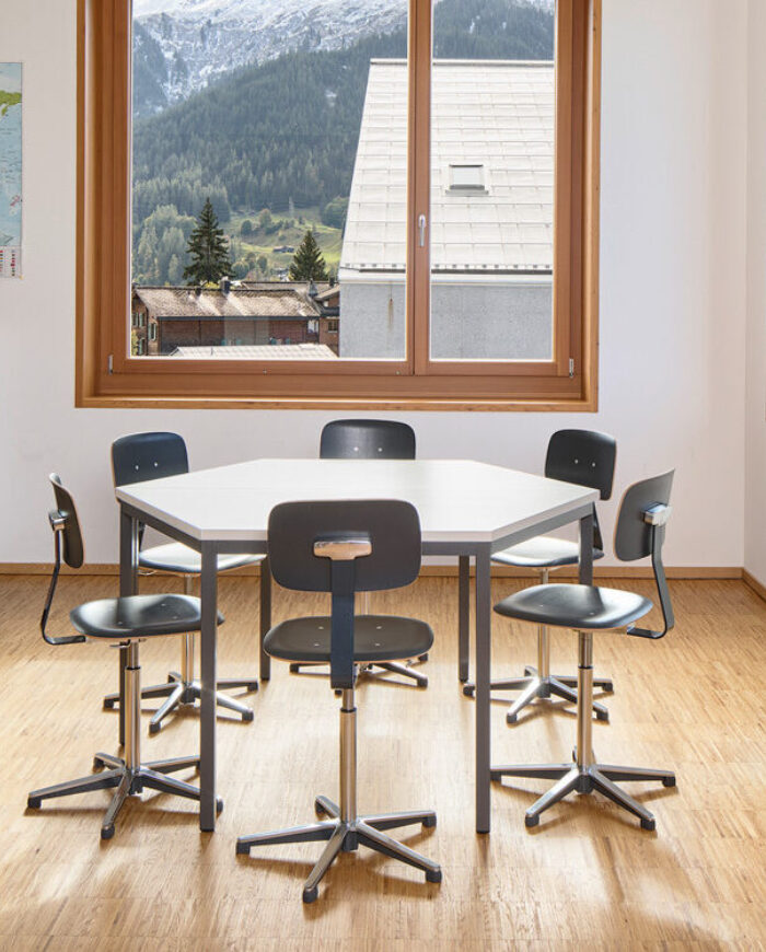 Schule Klosters Platz