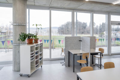 Embru Schulmoebel trennwand winkel akustikwand filz grau gratnells wagen stauraum