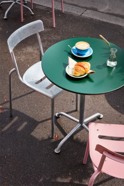 Embru Park Chair Rosa Heafeli Tisch Sacchi Bar Kaffee Gipfeli